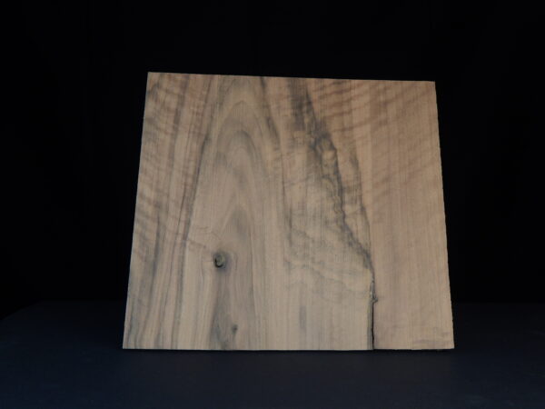 Plaque en noyer américain ondé 210 × 225 × 5,7 mm – Pièce unique